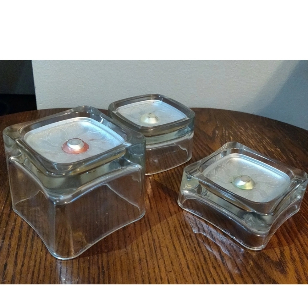 Pillar Candle Holders Heavy Glass Set Of 3 Various Heights - Picture 2 of 4